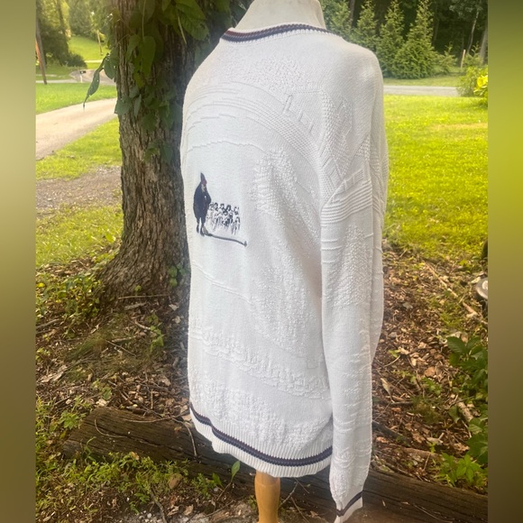 CARMEL MENS MEDIUM WHITE KNIT SWEATER WITH STITCHED GOLFER THEME - Picture 4 of 9